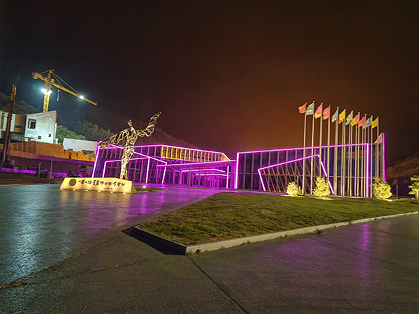 城市亮化是现代城市建设的重要组成部分,它不仅可以美化城市的夜景,还能提升城市的整体形象。随着科技的不断进步,城市亮化也得到了更多的关注和创新。本文将介绍一些关于城市亮化的创意和技术,帮助读者了解城市亮化的重要性以及如何进行嘉峪关城市亮化的规划和实施。 城市亮化是现代城市建设的重要组成部分,它不仅可以美化城市的夜景,还能提升城市的整体形象。随着科技的不断进步,城市亮化也得到了更多的关注和创新。本文将介绍一些关于城市亮化的创意和技术,帮助读者了解嘉峪关城市亮化的重要性以及如何进行嘉峪关城市亮化的规划和实施。