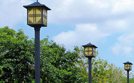 太阳能嘉峪关庭院灯怎么选亮度与续航更耐用